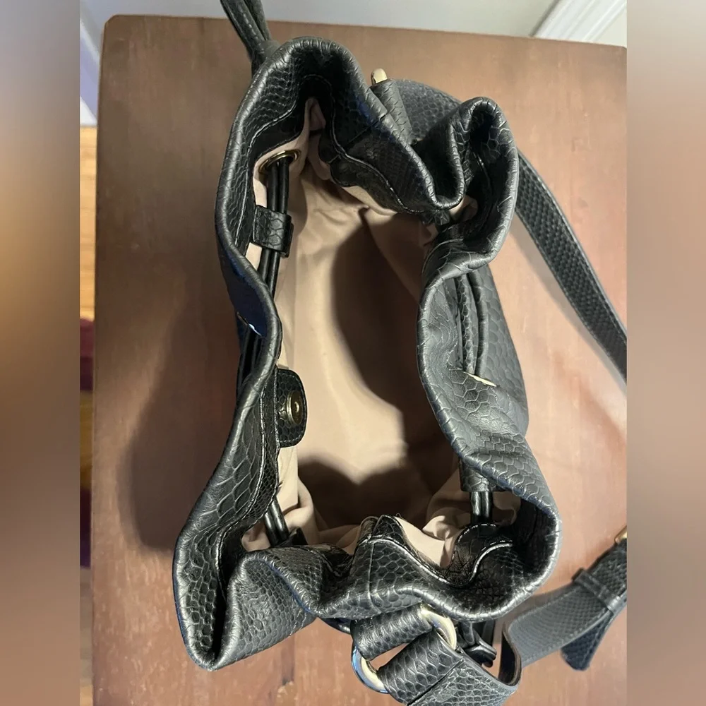 Cole Haan Black Leather Pebbled Leather Drawstring Hobo Shoulder Bucket Bag - Picture 5 of 9